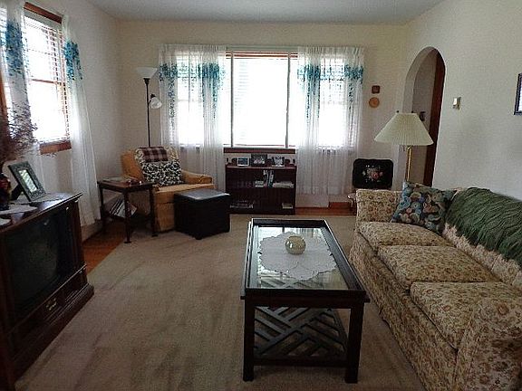 Large bright living room