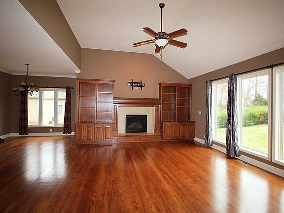 4th image of 4724 Meadow View Dr