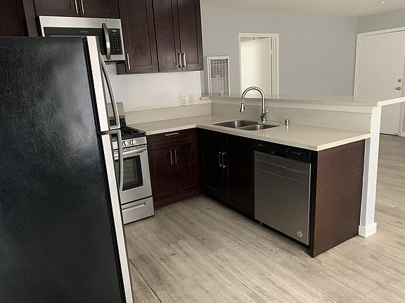 3rd image of 627 N Alexandria Ave #11246634
