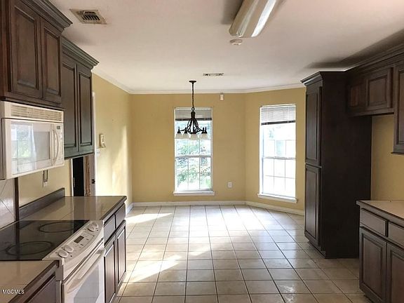 2nd image of 15093 Warren Dr