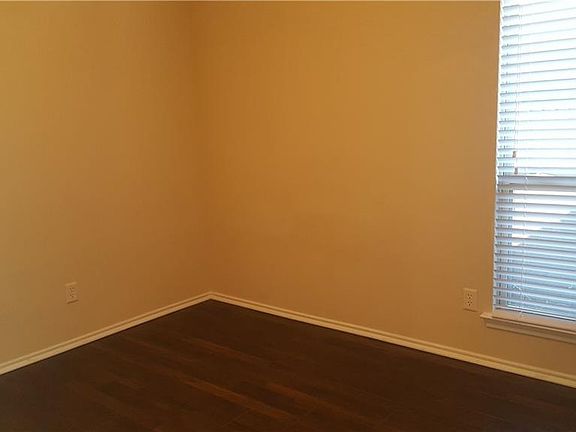 4th image of 826 Westfield Dr