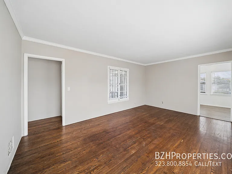 1402 1/2 N Mansfield Ave #1402-1/2 — Photo 3