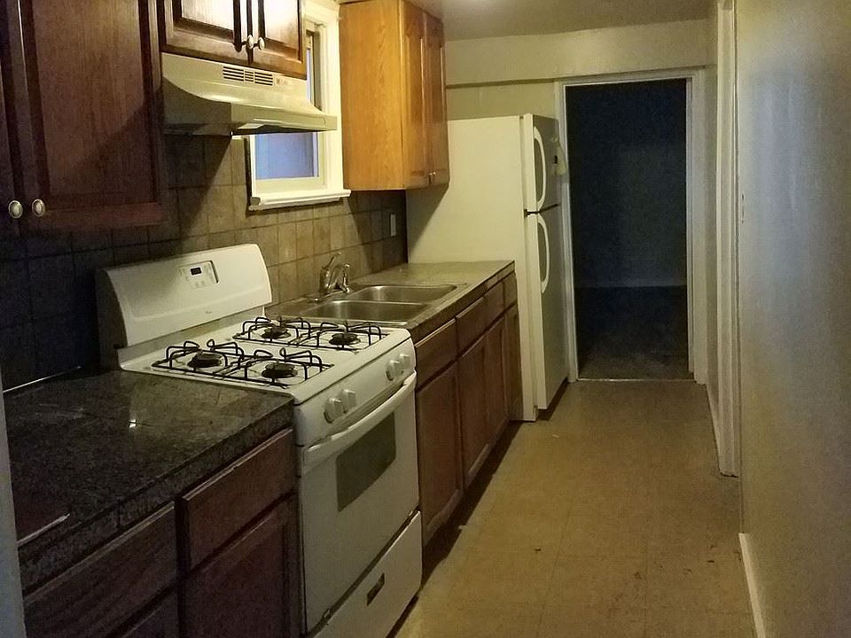 2nd image of 930 N 104th St APT 2