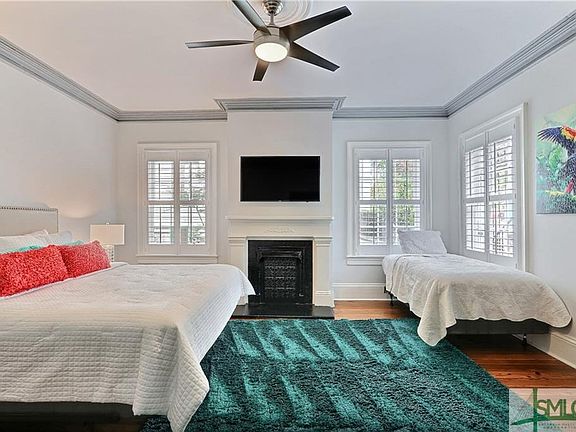 5th image of 209 E Park Ave
