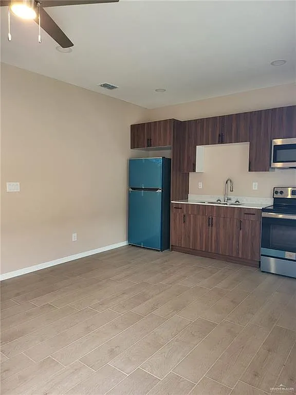 3 bed, 2.0 bath, 4412 sqft, $1,195 — Photo 4