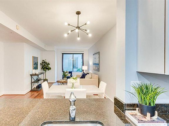 4th image of 632-4101 Albemarle St NW #632