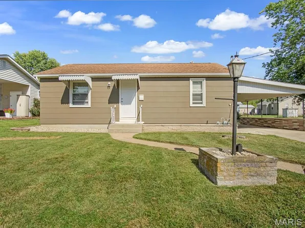 902 Stiening St, Waterloo, IL 62298