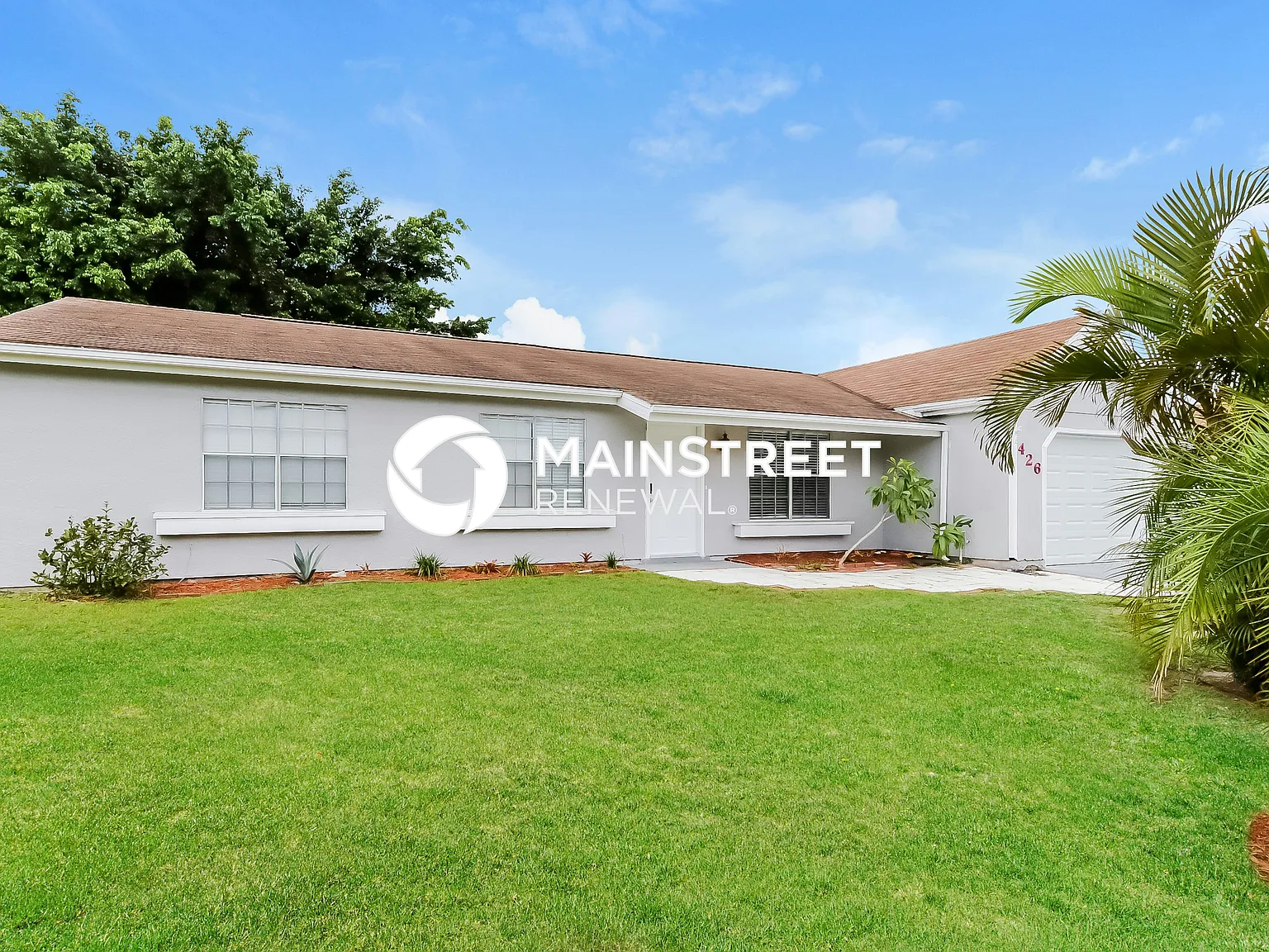 426 SW Eastport Cir — Photo 1