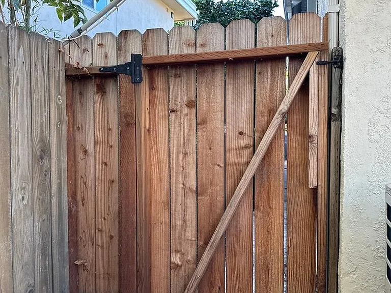 2816 Viola St — Photo 26