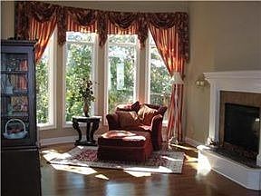 4th image of 9524 Pearl Ave