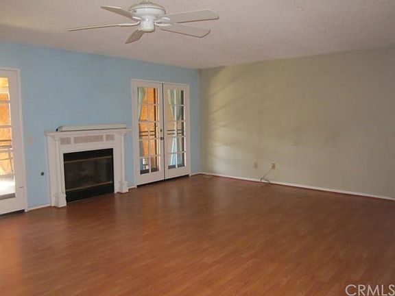 Huge Living room with Fireplace