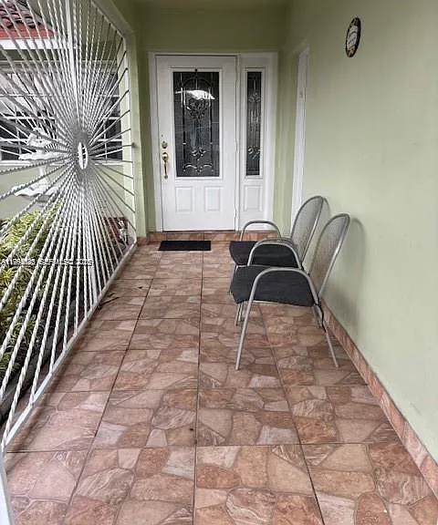 5852 SW 147th Pl — Photo 1