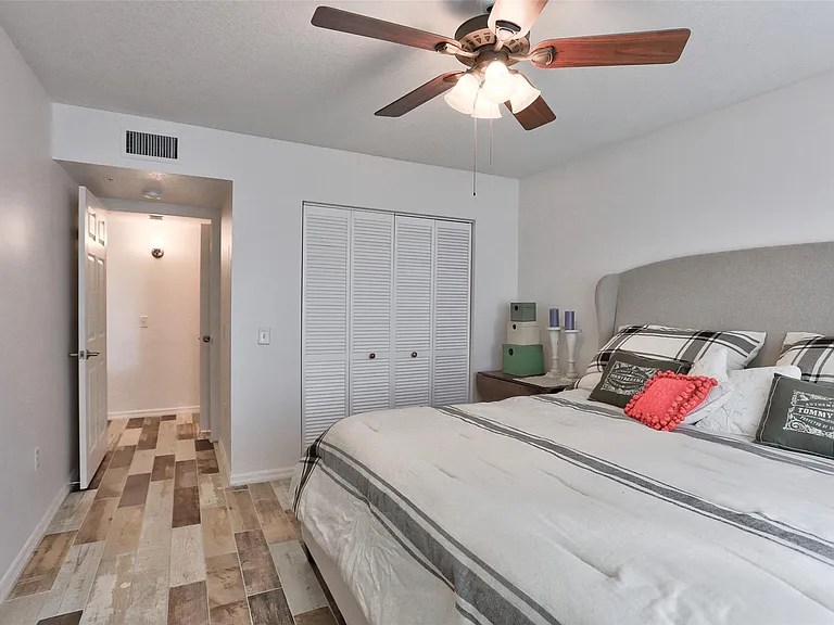 322 Villa Cir #322 — Photo 27