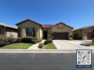 5967 E Via Peccio Dr, Fresno, CA 93727