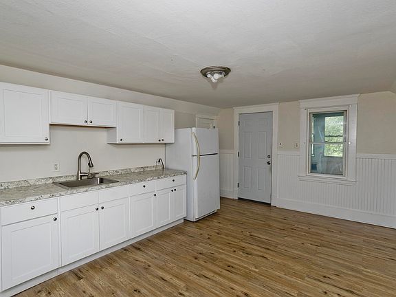 4th image of 1012 Chicopee St #3