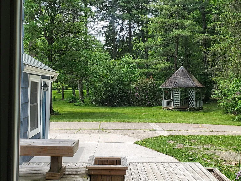 249 W Buell Rd E — Photo 33