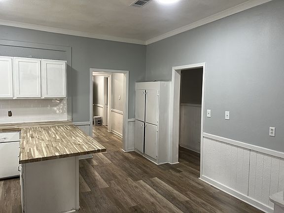 4th image of 111 Montague St