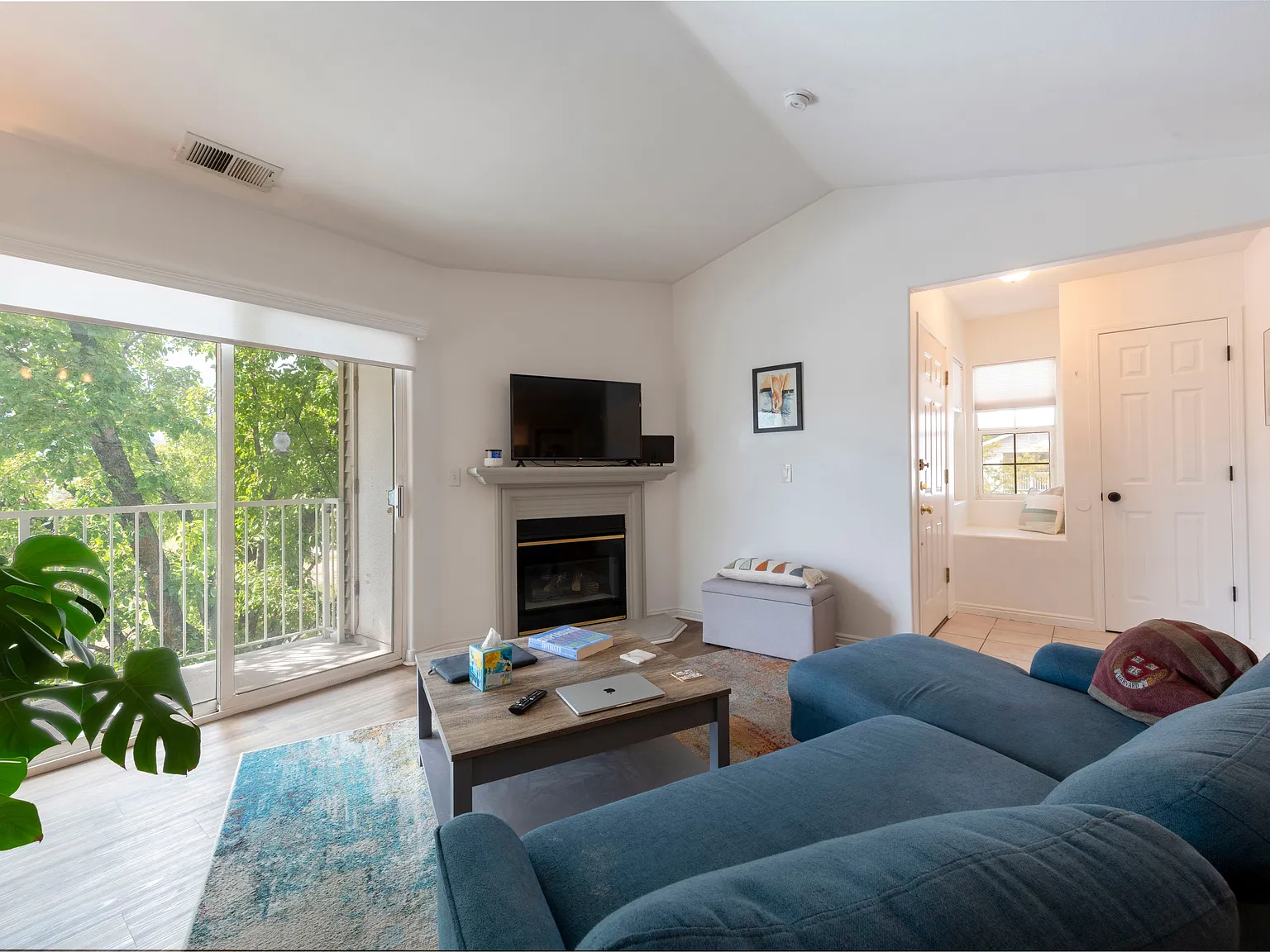 2 bed, 1070 sqft, $1,750 — Photo 4