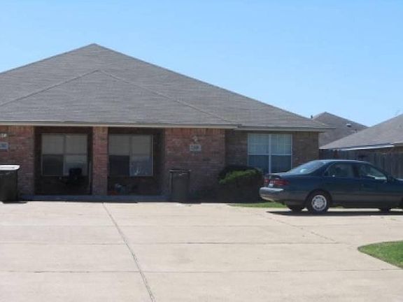 2nd image of 2304 Pheasant Ln