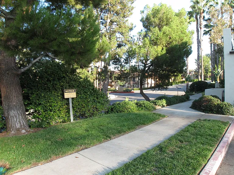 112 Corsica Dr — Photo 33