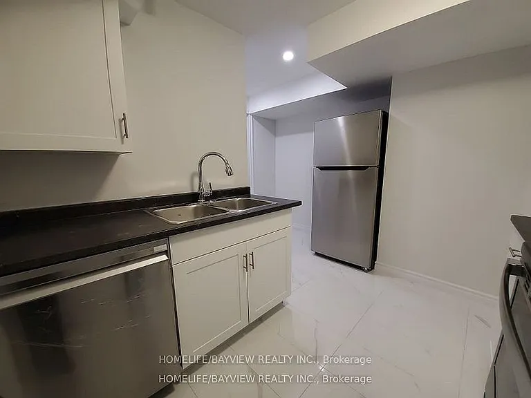 644 McBean Ave #LOWER — Photo 8