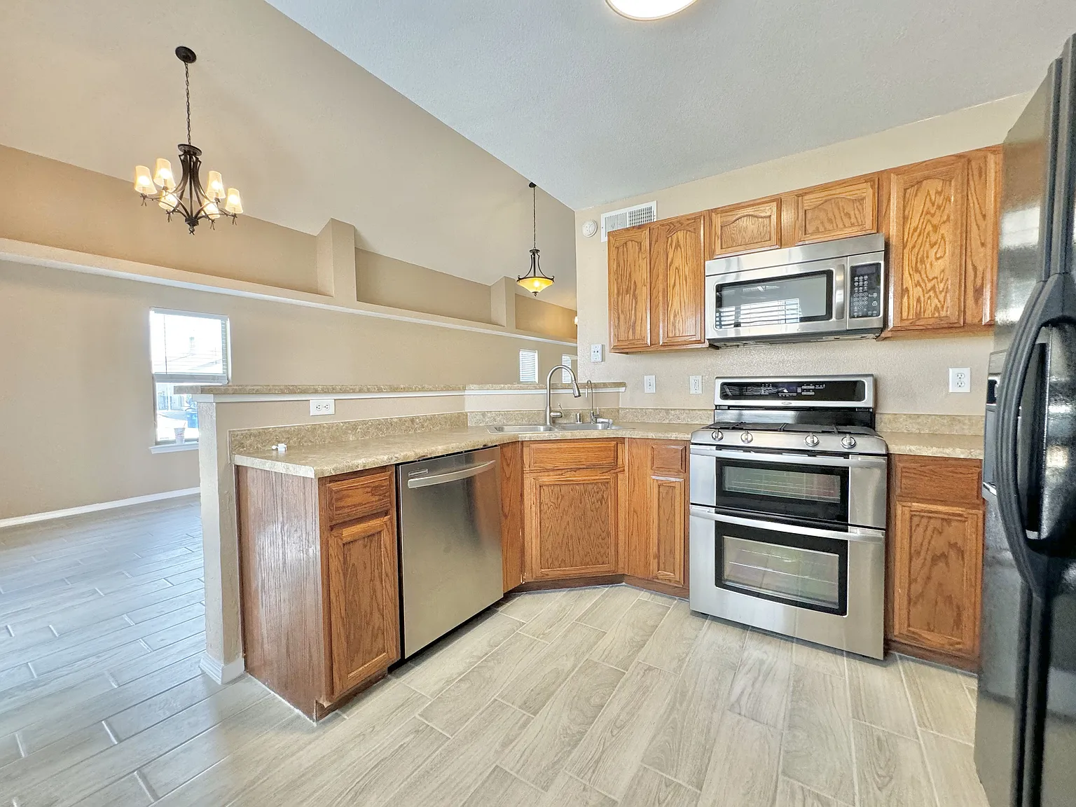 4 bed, 2.5 bath, 1592 sqft, $1,695 — Photo 3