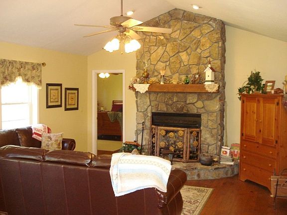 2nd image of 1212 Green Meadows Dr