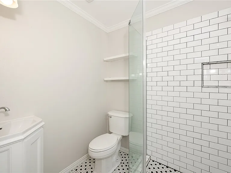 709 Inwood Dr — Photo 16
