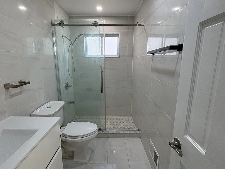 8 Rockville Ave #1 — Photo 7