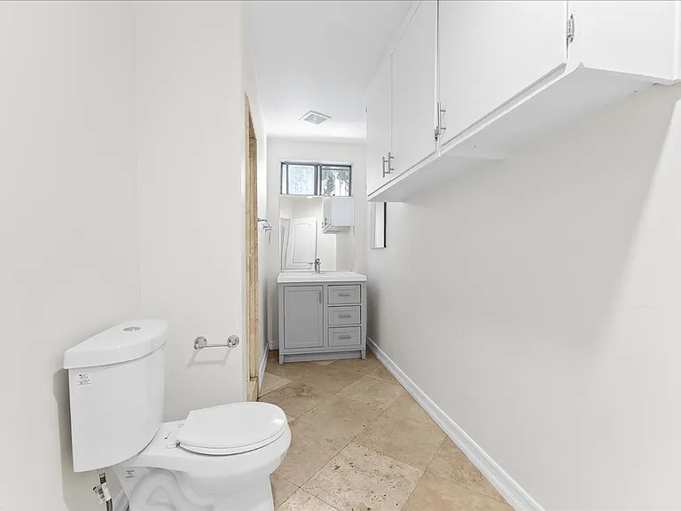 11661 Erwin St #7 — Photo 5