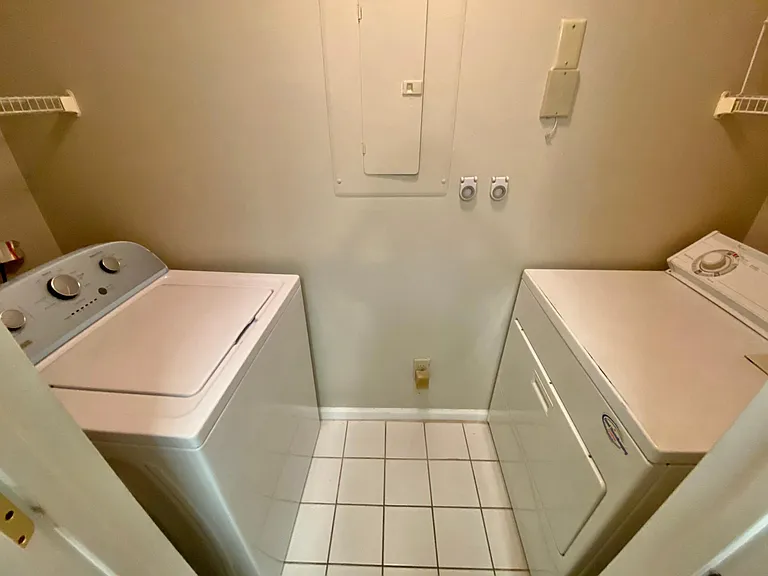 513 Granville Ct #513 — Photo 7