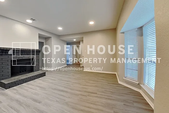 2621 Primrose Ln — Photo 4