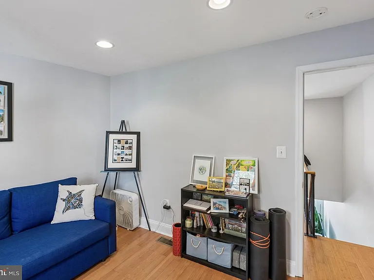2139 Montrose St — Photo 15