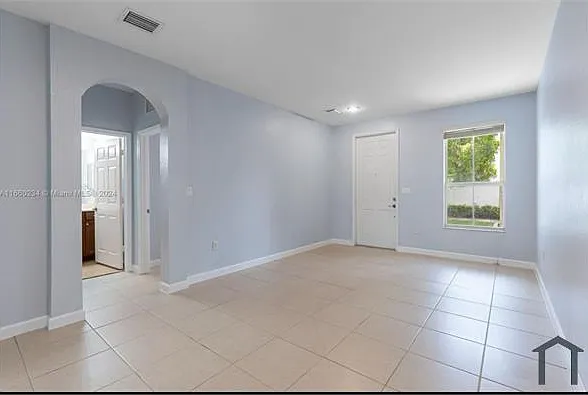 4 bed, 2312 sqft, $3,796 — Photo 4