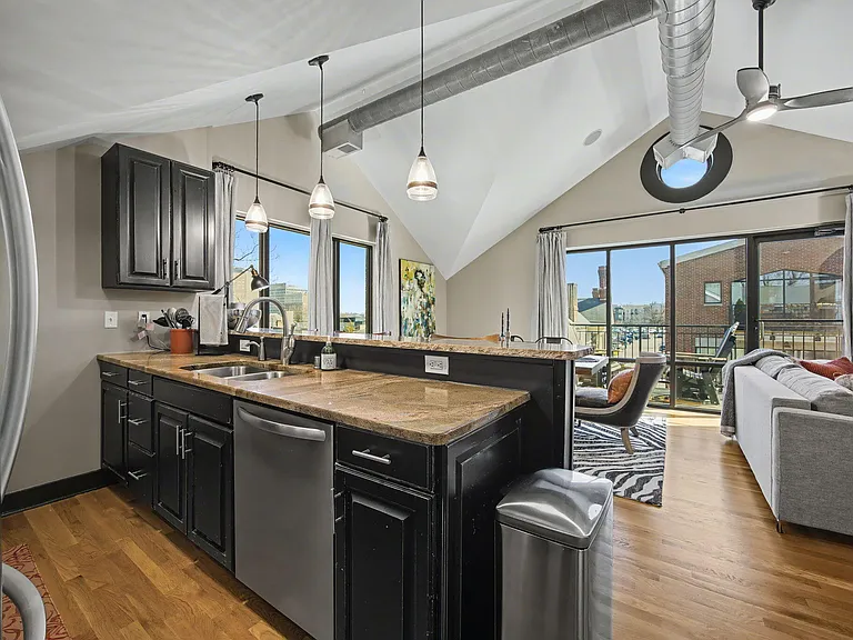 261 S Limestone St #304 — Photo 13