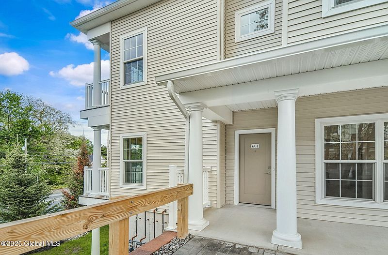2nd image of 601 Vly Pointe Drive