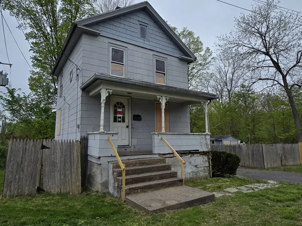 26 North Street, Windsor Locks, CT 06096