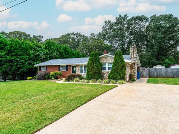 2841 21st St NE, Hickory, NC 28601