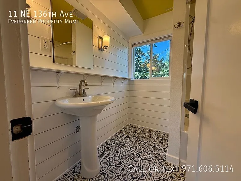 11 NE 136th Ave — Photo 13