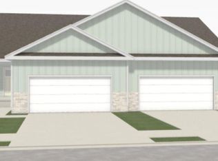 1214 Rock Ridge Cir, Waverly, IA 50677