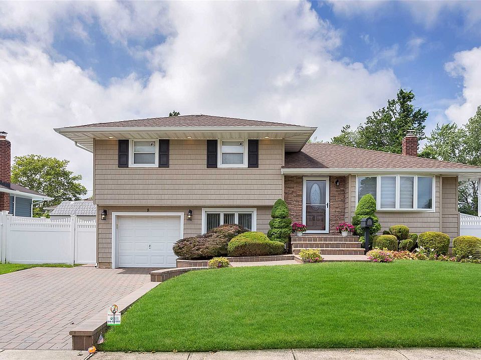 1st image of 8 Redwood Dr