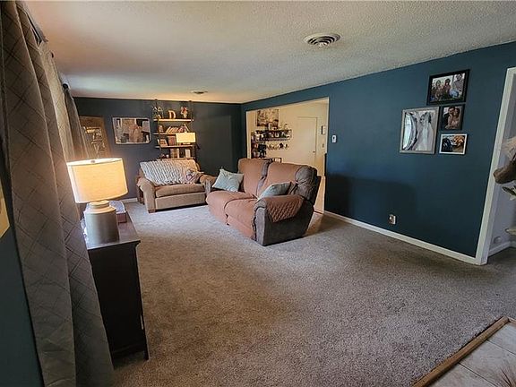 5th image of 717 W Cromer Ave