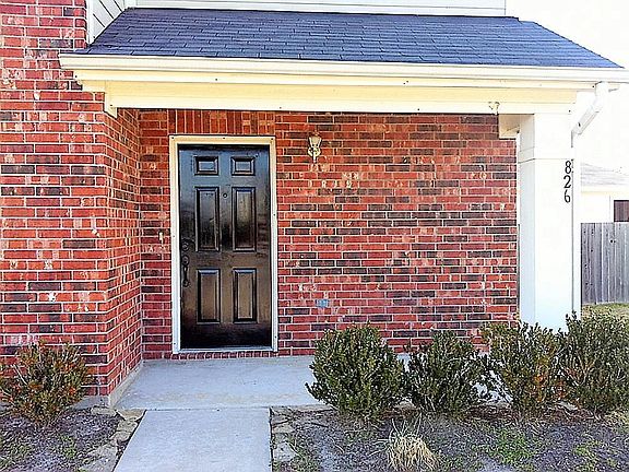 2nd image of 826 Katelyn Manor Ln