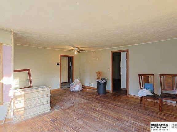 4th image of 3813 Browne St