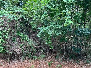 111 Carob Ct, Pine Knoll Shores, NC 28512