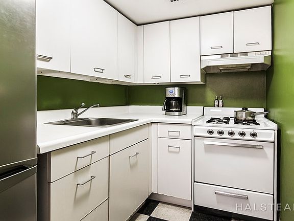 5th image of 430 W 34th St APT 17J