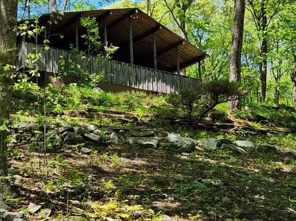 222 Timber Dr, East Stroudsburg, PA 18302