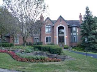 1327 S Carillon Ct, Bloomfield Hills, MI