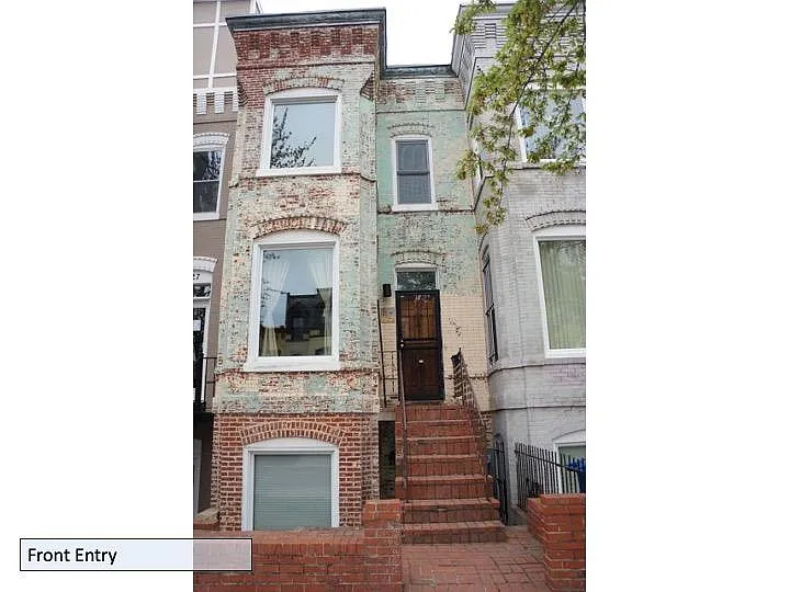 Building Photo - 725 6th St NE #A