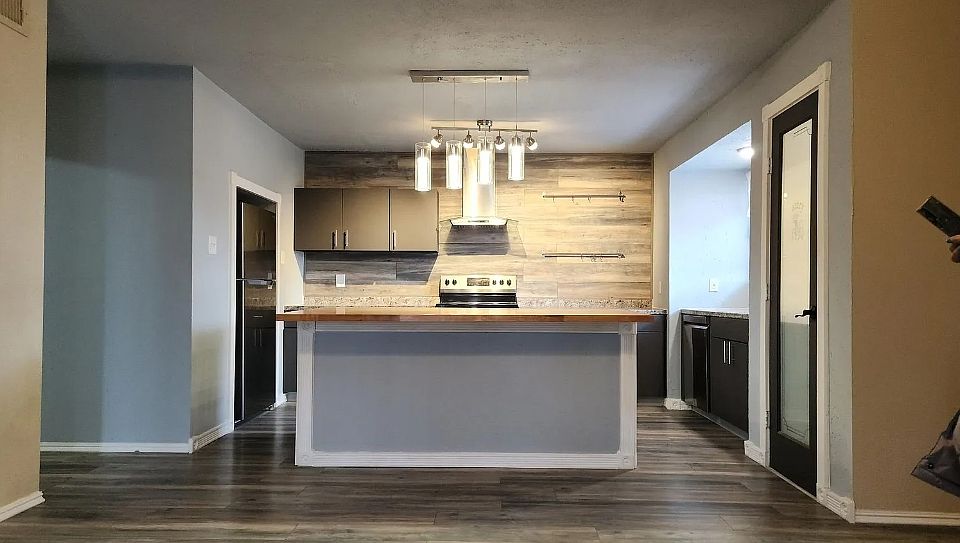 1st image of 14550 Fonmeadow Dr APT 1004